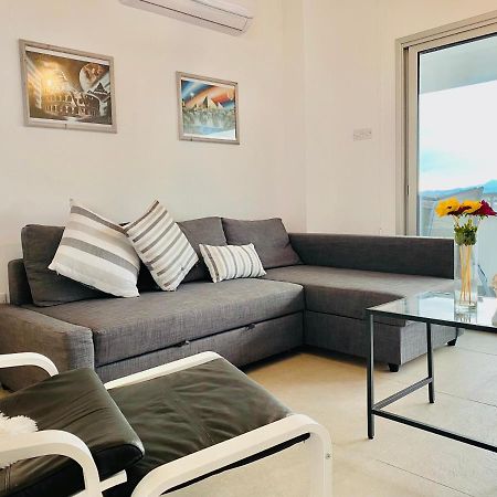 Panoramic Seaside Getaway, 2-Br Penthouse Apartment Larnaca Exterior photo