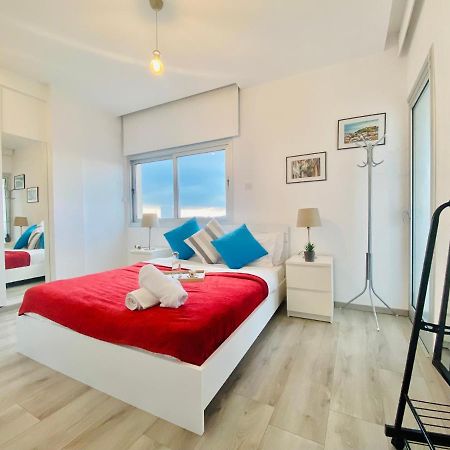 Panoramic Seaside Getaway, 2-Br Penthouse Apartment Larnaca Exterior photo