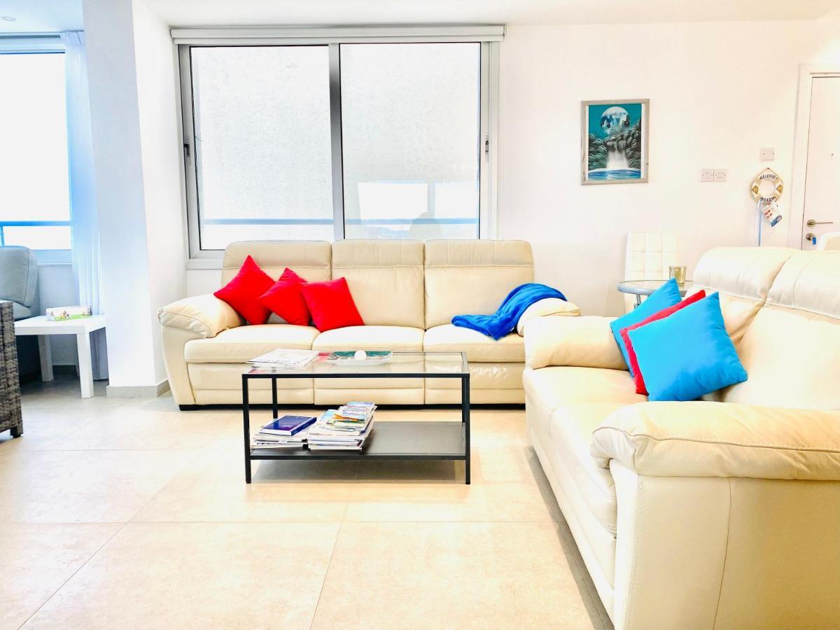 Panoramic Seaside Getaway, 2-Br Penthouse Apartment Larnaca Exterior photo