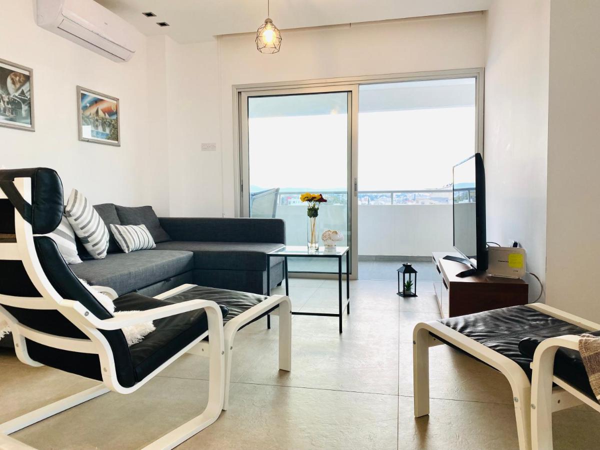 Panoramic Seaside Getaway, 2-Br Penthouse Apartment Larnaca Exterior photo